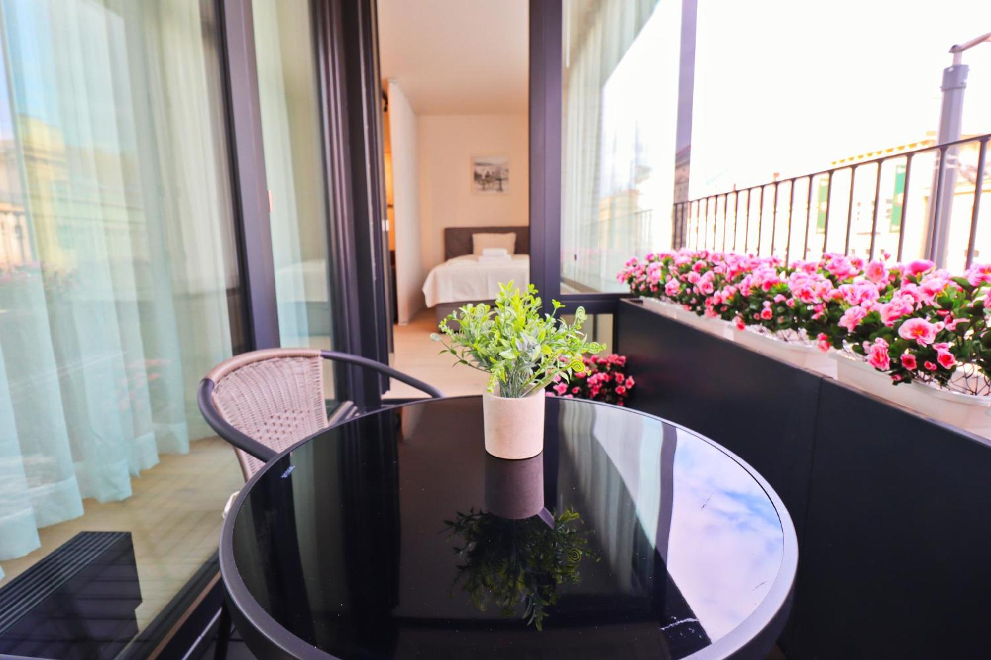 Sunny Apartment In Smichov, Prague 5 Extérieur photo