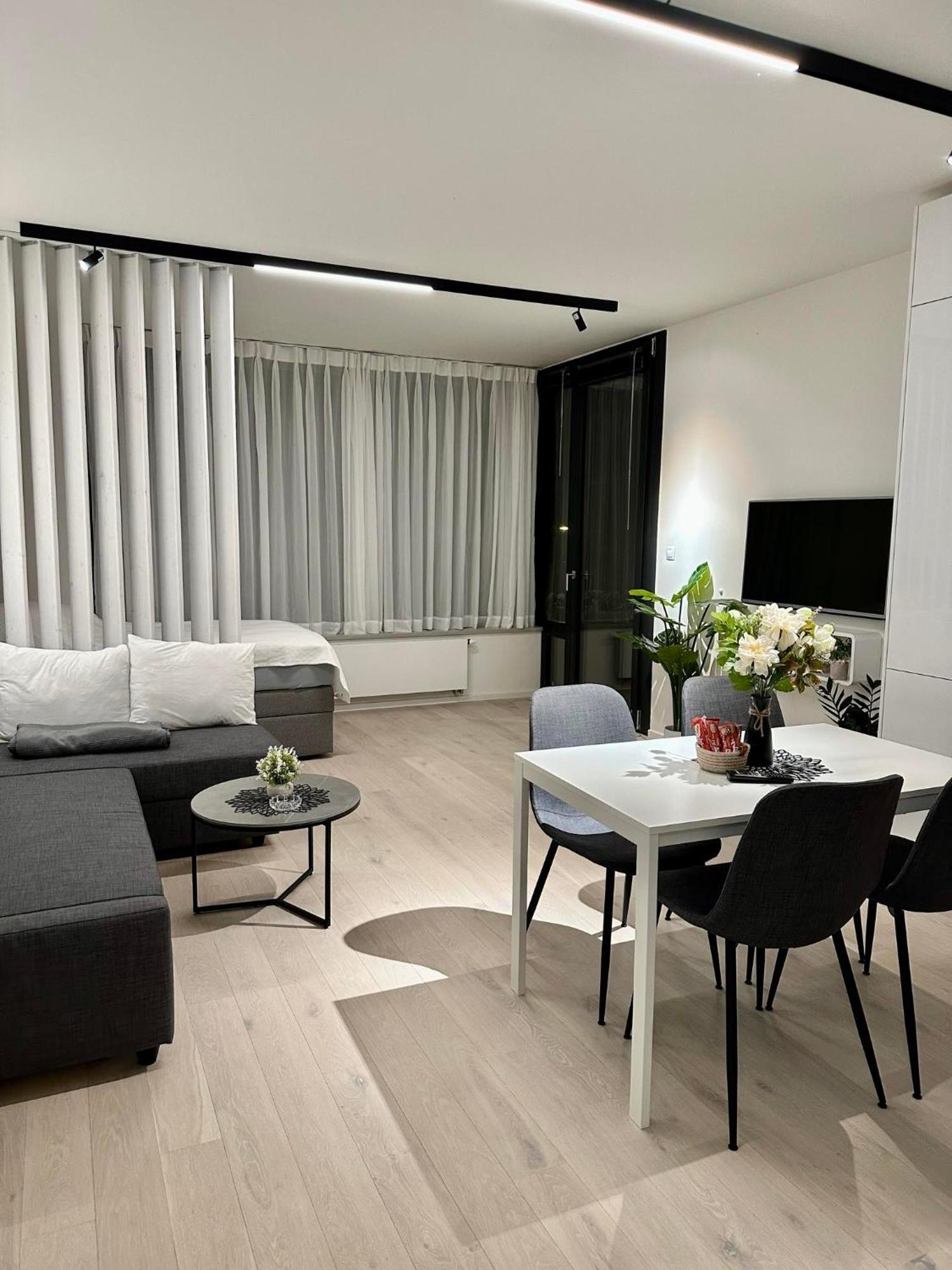 Sunny Apartment In Smichov, Prague 5 Extérieur photo